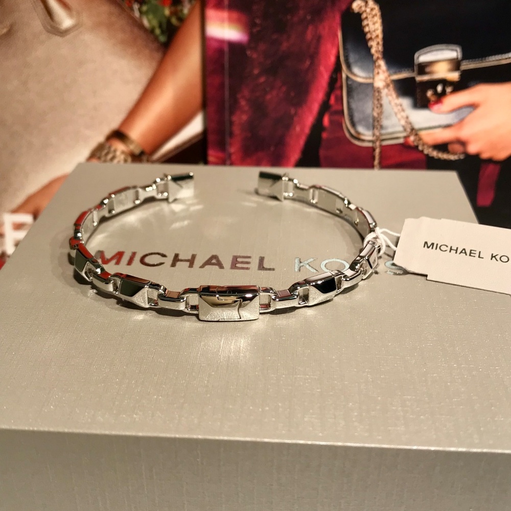 🎁 NWT! $225 MICHAEL KORS Mercer Link Silver Cuff - Picture 5 of 8